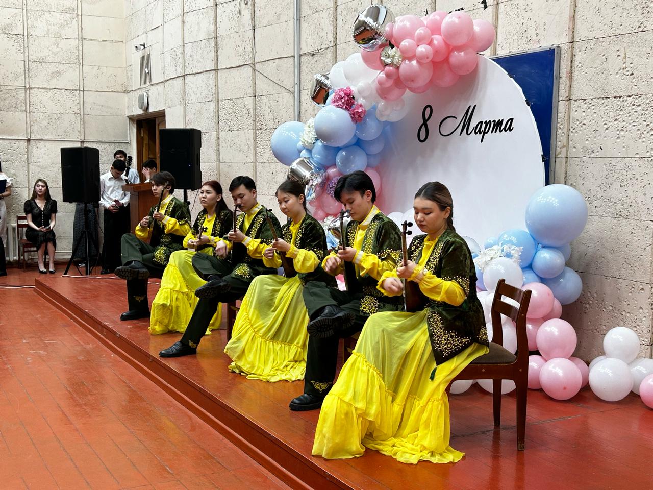 «ӘЙЕЛ - ӘЛЕМ ШУАҒЫ» 8 наурыз - Халықаралық әйелдер күніне арналған жарқын мерекелік концерт өтті